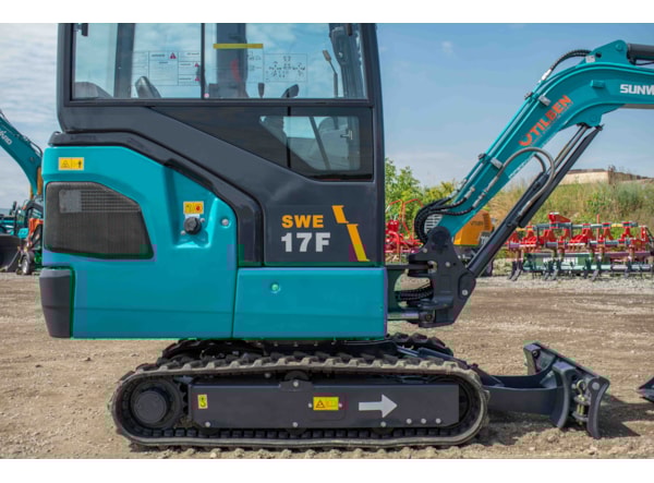 Miniexcavator SUNWARD SWE 17F cabina inchisa de vanzare